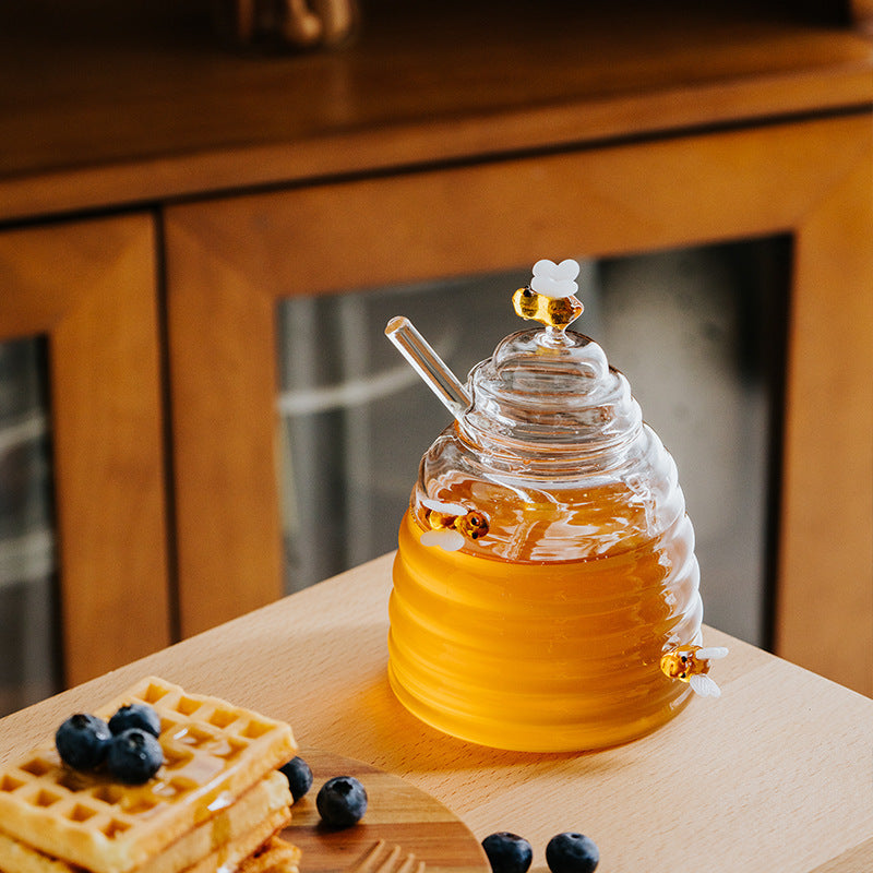 Bee Hive Glass Honey Jar with Decorative Bee Lid & Honey Dipper, Clear Glass Honey Pot for Kitchen Storage, Cute Honey Container for Home Decor & Gift